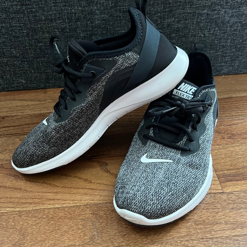 Women’s Nike Flex TR9 Black & White Size 7.5